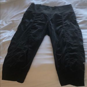 LULULEMON lightweight black crops Size 10